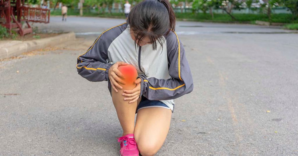 Dor no joelho do adolescente que pratica esporte: causas comuns e quando parar