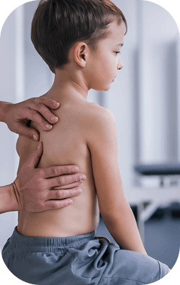 Escoliose infantil e desvio na coluna
